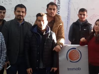 ÇEVRE MÜHENDİSLERİ ODASI VAN İL TEMSİLCİLİĞİ OLARAK, AMERİCAN TİME VAN DİL OKULLARI İLE YÜZÜNCÜYILÜNİVERSİTESİ ÇEVRE MÜHENDİSLİĞİ ÖĞRENCİLERİNİ DİL EĞİTİMİNİN ÖNEMİKONUSUNDABULUŞTURDUK