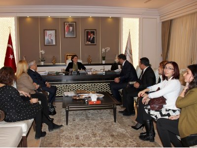 BAKAN SARI: MESLEĞİNİZ ÇOK ÖNEMLİ
