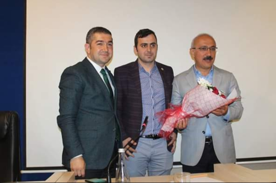 26 MART 2019 TARİHİNDE TBMM PLAN VE BÜTÇE KOMİSYONU BAŞKANI VE 26. DÖNEM MERSİN MİLLETVEKLİ SN. LÜTFİ ELVAN VE YENİŞEHİR BELEDİYESİ CUMHUR İTTİFAKI ADAYI SN.BEKİR TOPÇU, TMMOB ÇEVRE MÜHENDİSLERİ ODASI MERSİN ŞUBESİ ÜYELERİYLE BİR ARAYA GELDİ.